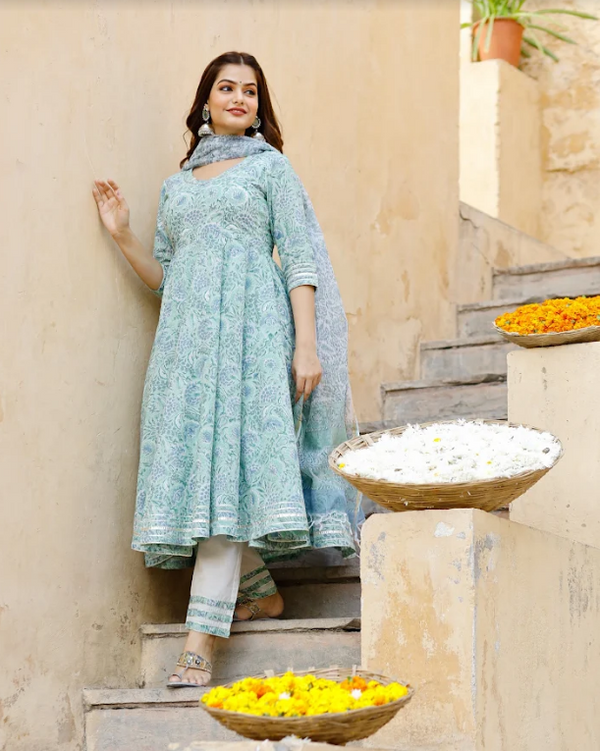 Women's Light Sea Green Block Printed Flared Kurta Set Paired With Doria Printed Dupatta
