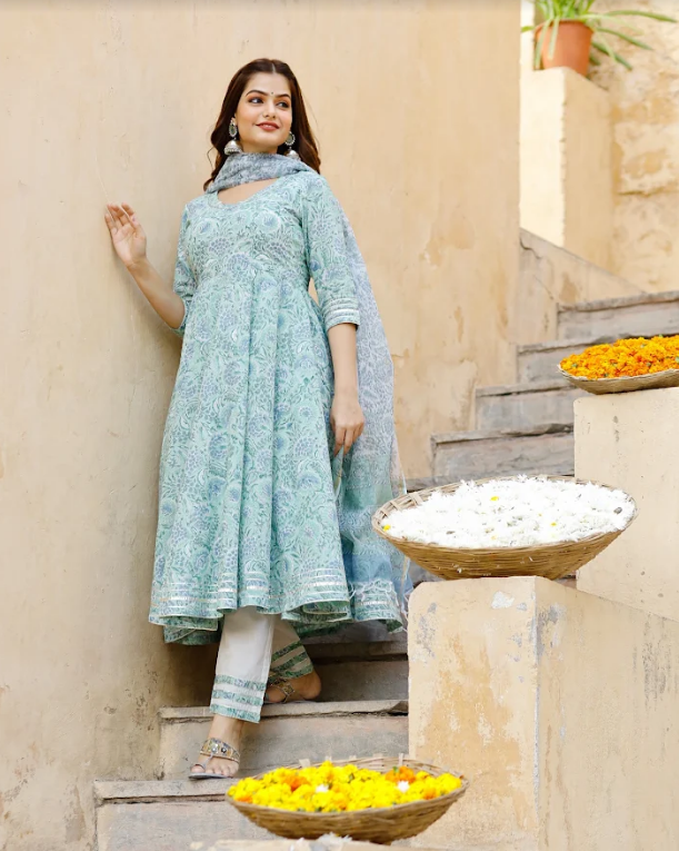 Women's Light Sea Green Block Printed Flared Kurta Set Paired With Doria Printed Dupatta