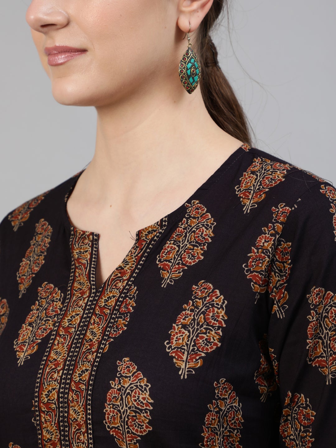 Women's Black Ethnic Printed Straight Kurta With Three Quarter Sleeves