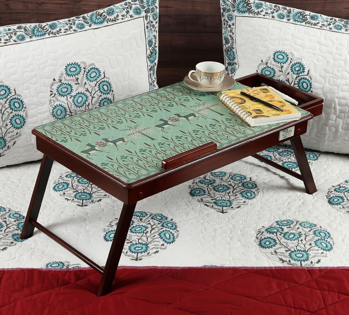 Mirroring Deer Garden Laptop Table